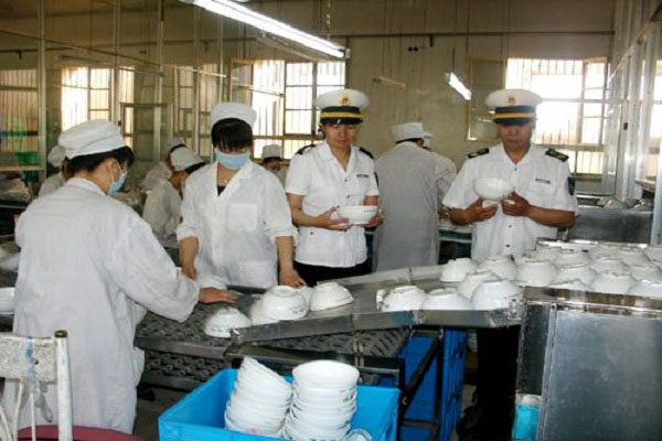 In Market CURATIO Administration Quality Check on Melamine Tableware